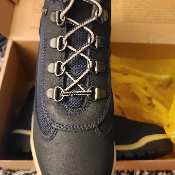 Brand new in the og box timberland boys shoes in a beautiful blue color - Picture 6 of 9